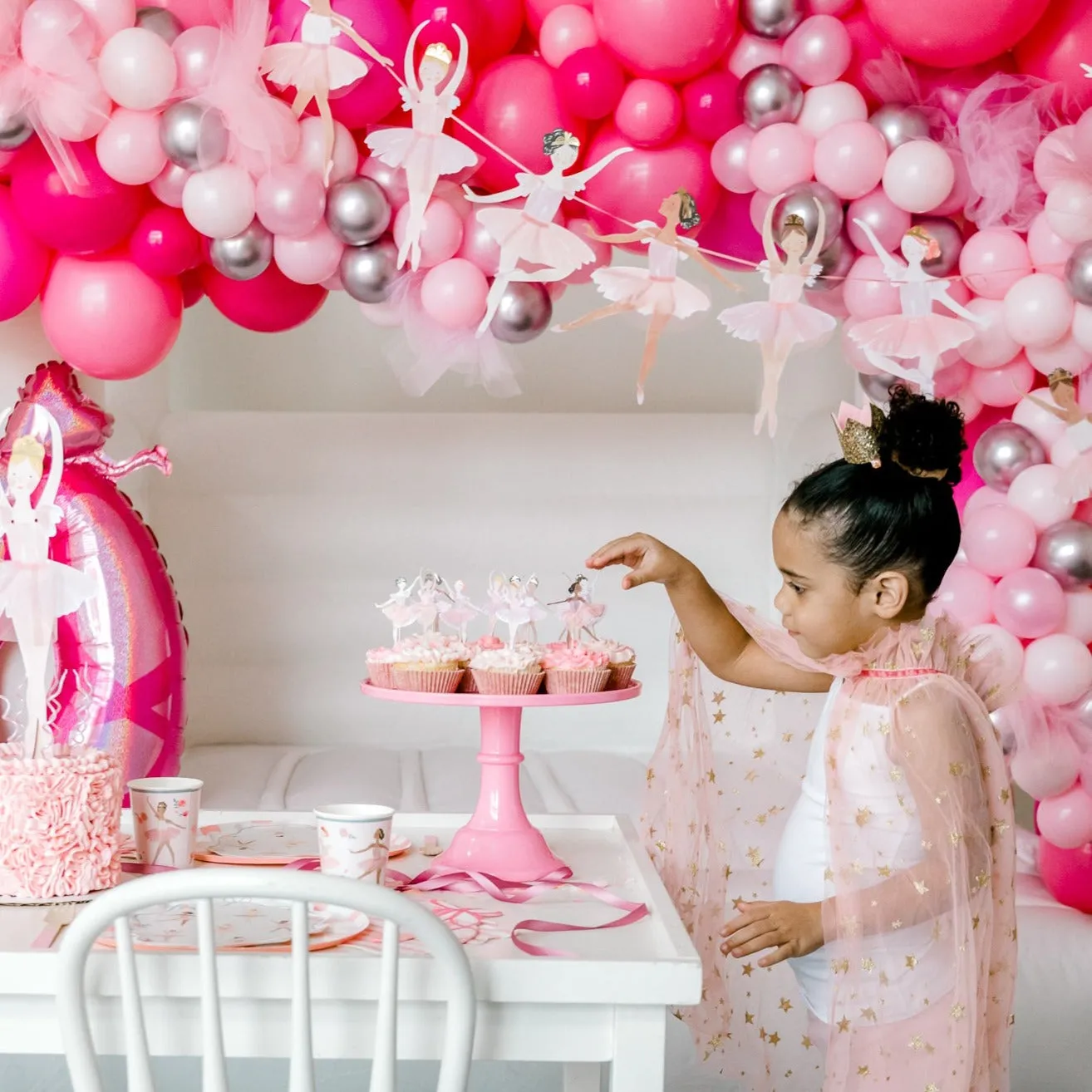 BALLERINA THEMED PARTY GARLAND