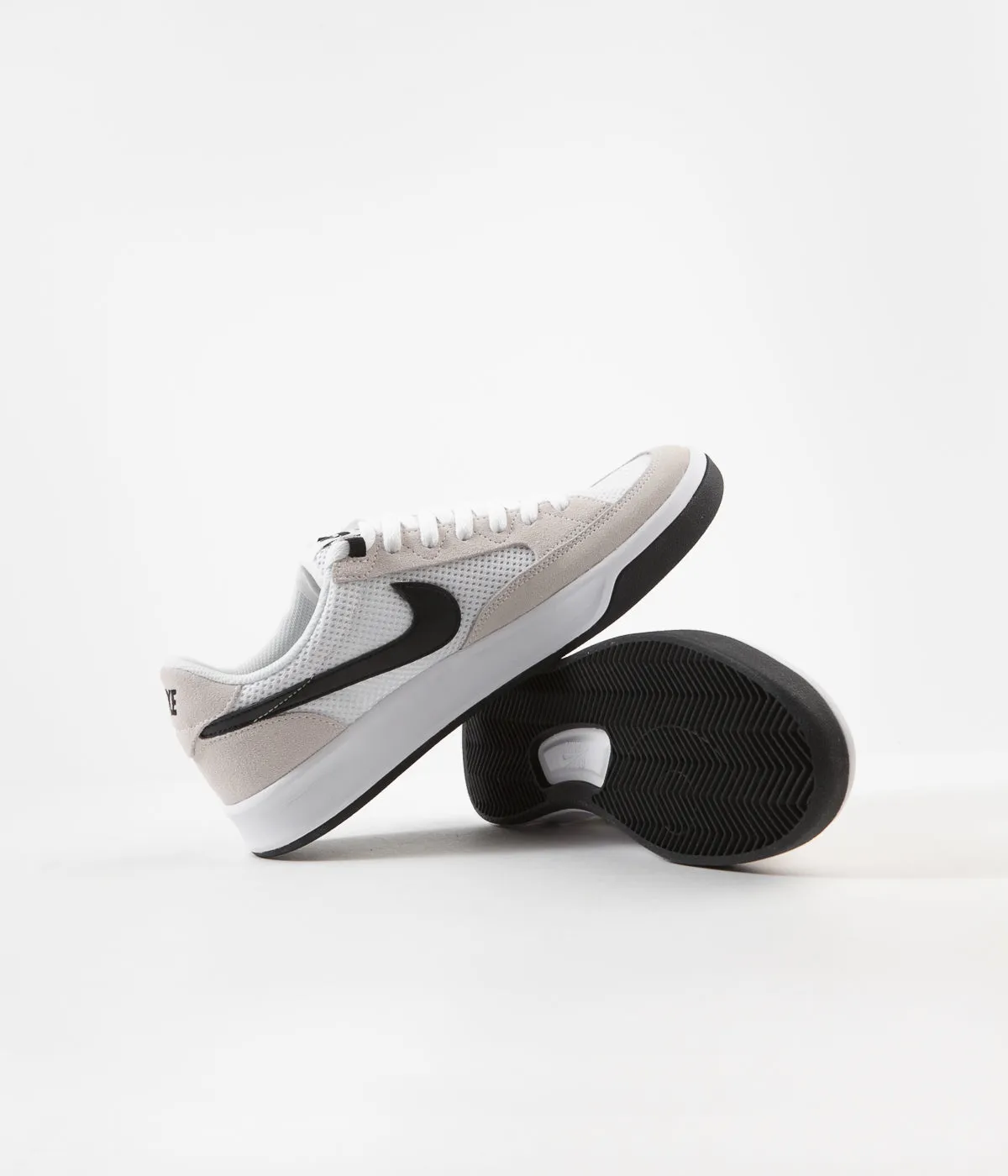 Nike SB Adversary Shoes - White / Black - White