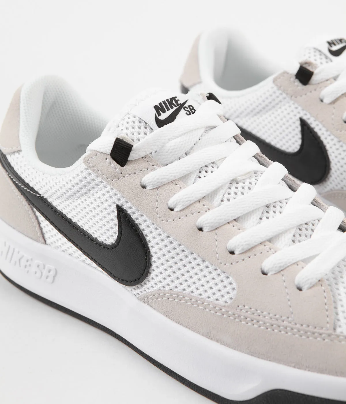 Nike SB Adversary Shoes - White / Black - White