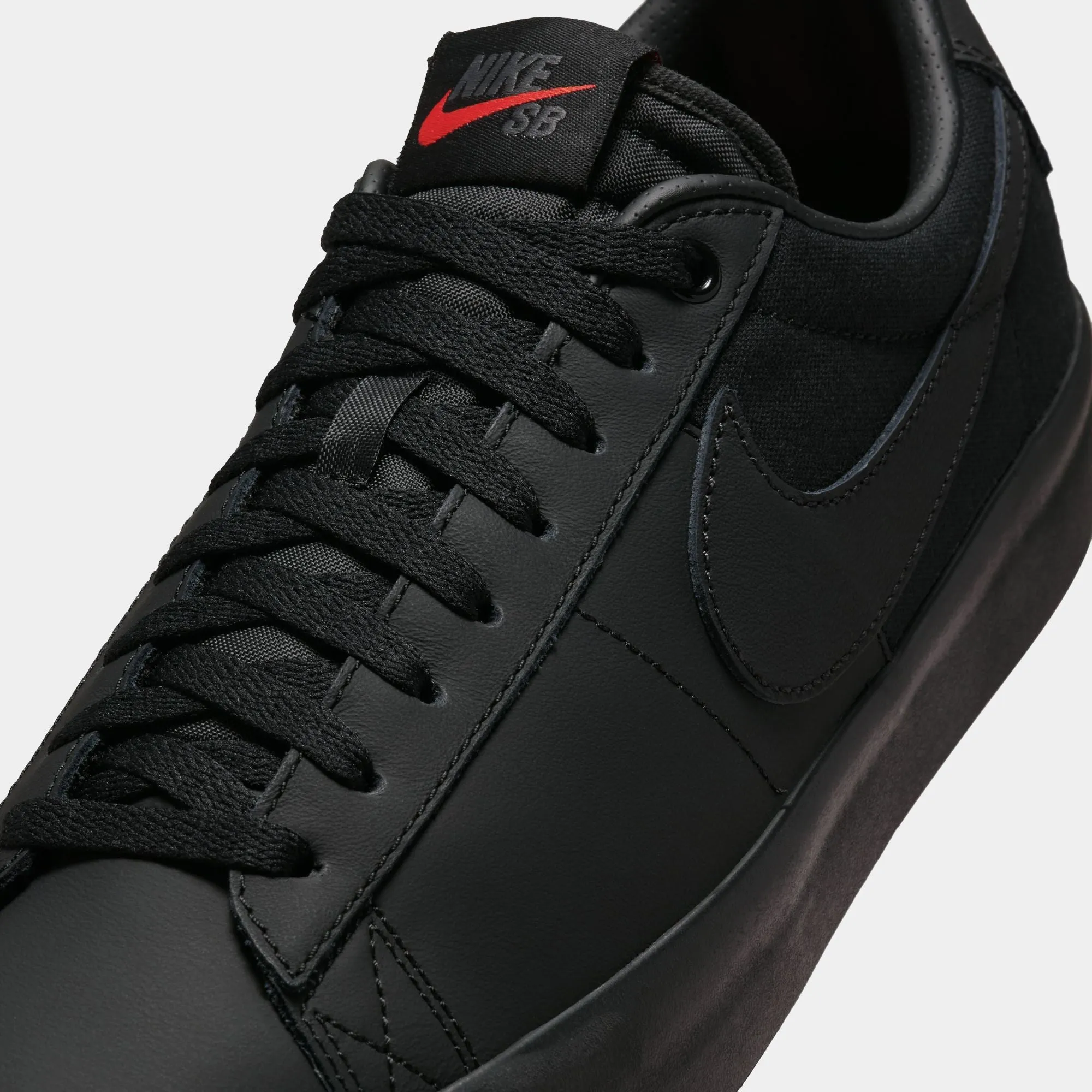 Nike SB ZOOM BLAZER LOW PRO GT ISO - BLACK