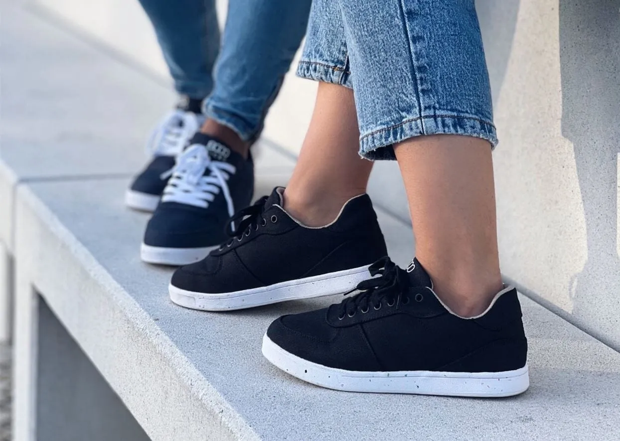 Seeker Women's Vegan Hemp Sneakers | Black & White